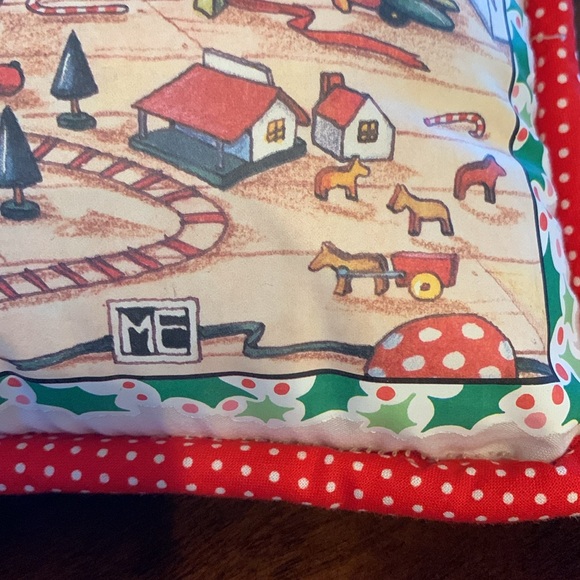 Mary Engelbreit I Love Christmas❣️ Pillow 🎄 🚂 measures approximately 11“x 8.5“ - Picture 2 of 5